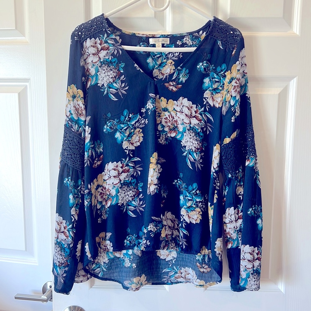 Stitch Fix Nine Britton Andrea bell sleeve blouse, size M
